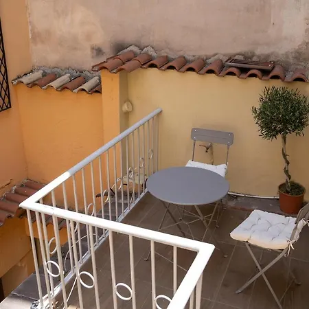 Cozy Hideaway: Serenity, Charm & Athenian Delights *