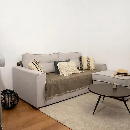 Cozy Hideaway: Serenity, Charm & Athenian Delights *
